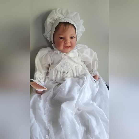 Lee Middleton " Love And Prayers" 1999 Baby Doll with Bonnet/Christening Gown - Picture 1 of 11